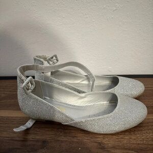 Dream Pairs Silver Sparkly Flats with Ankle Straps